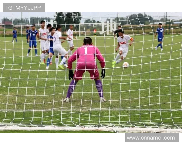 足球明星汇聚的精彩壁纸展示让你感受绿茵场上的激情与魅力 足球明星汇聚的精彩壁纸展示让你感受绿茵场上的激情与魅力