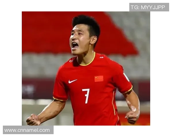 用碎手机拼搏成名的足球明星背后的励志故事与奋斗历程