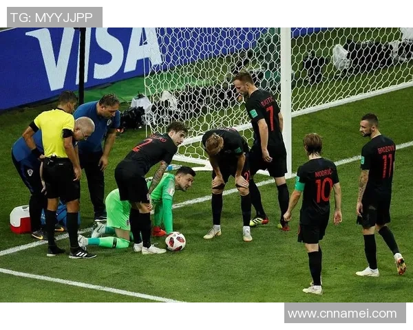 戛纳电影节上的足球明星们揭示了体育与艺术的完美结合