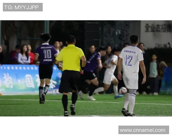 模仿足球明星跑步庆祝的创意瞬间与精彩瞬间分享